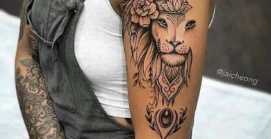 1 TOP 1 Tatuaje Brazo Mujer mitad de cara de leon grande