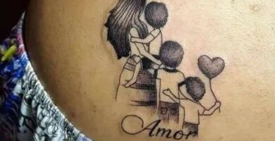 1 TOP 1 Tattoos Family Mother with three children, one holding a heart-shaped balloon and the word Love on the shoulder blade