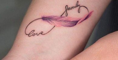 1 TOP 1 Tatuaje de Infinito con Pluma en muneca delicado pequeno con inscripcion Love y Family Amor Familia
