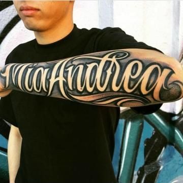 1 Fontes para Tatuagens do Nome Mia Andrea na lateral do antebraço BackWork