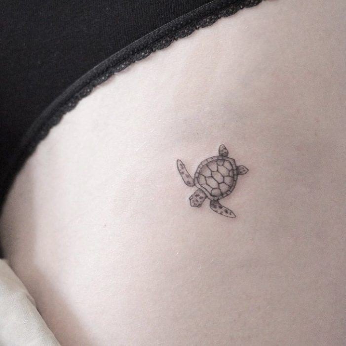 137 kleine Schildkröten-Tattoos am Oberschenkel