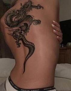 15 Tatuajes de Dragones en espalda gran BlackWork