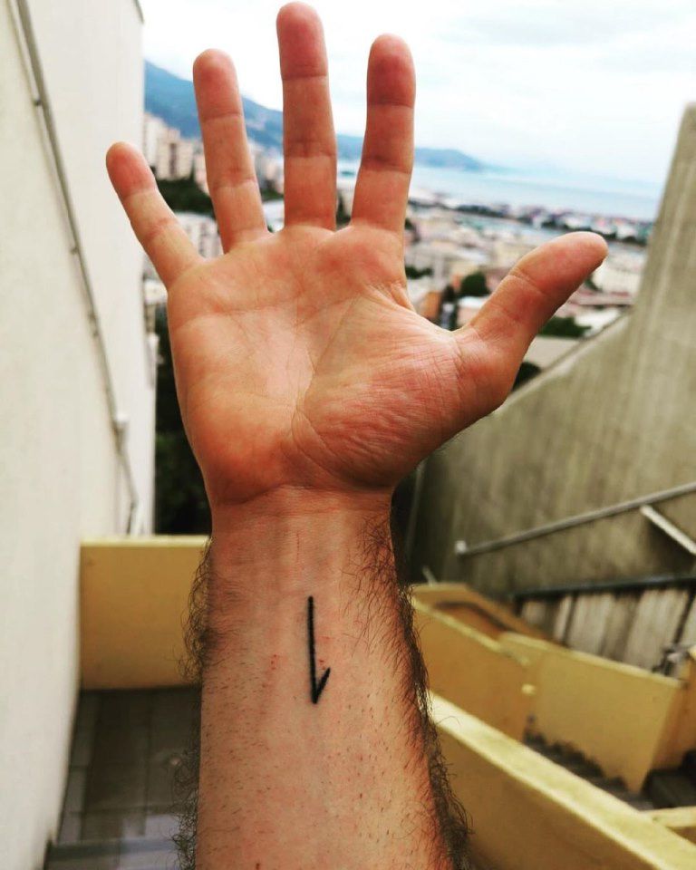 22 El tatuaje de la runa Lelya nos recuerda que debemos permanecer incondicionalmente fieles a nosotros mismos