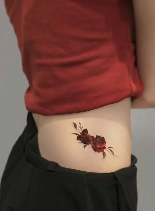 4 TOP 4 Tatuagem de duas Rosas Vermelhas na lateral do tronco barriga