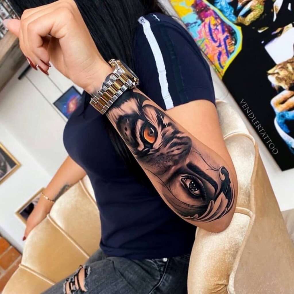 4 TOP 4 Tattoos Realismus-Porträt, halbe Augen einer Frau und Augen eines Tigers in Orange auf dem Unterarm