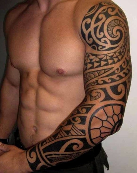 5 TOP 5 tatuagens elegantes no braço para homens com padrões tribais em manga comprida BlackWork