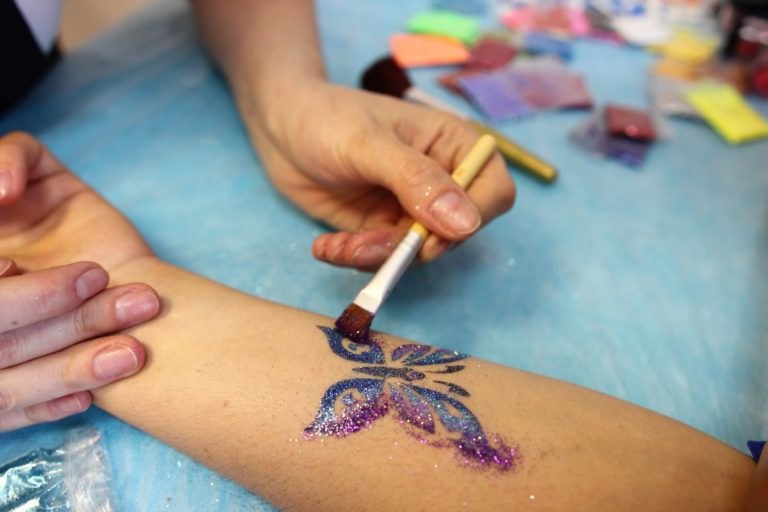 9 Tatuajes Temporal Mariposa Azul Purpura con Brillantina