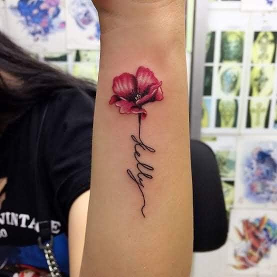 96 Blumen-Tattoos mit Namen auf dem Kelly-Stiel auf dem Unterarm