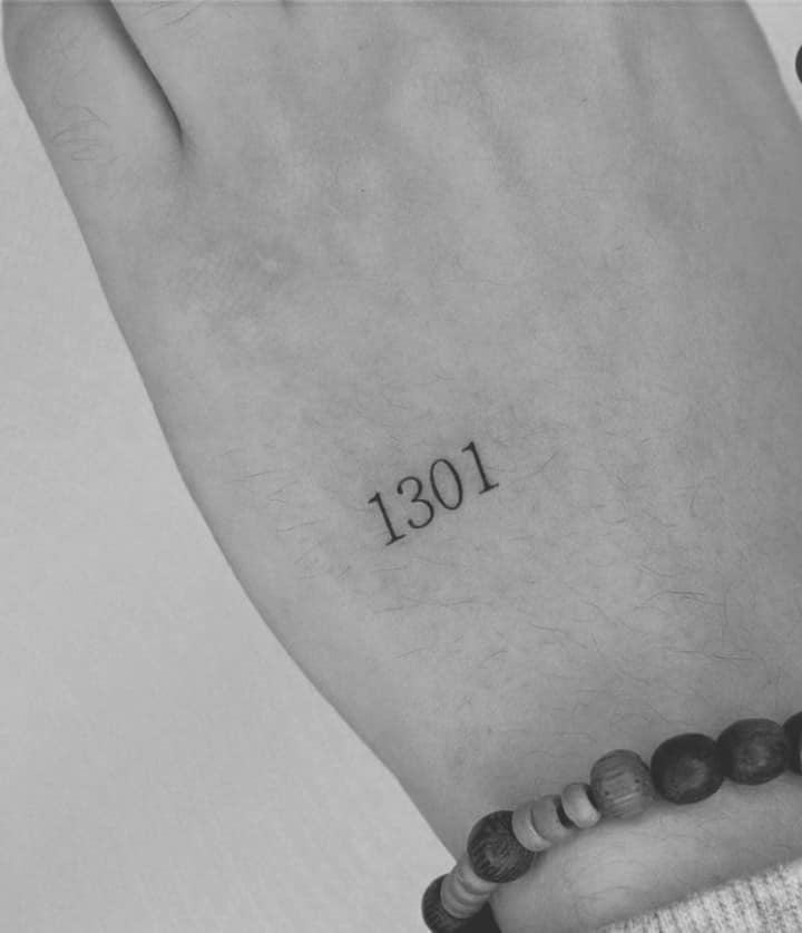 Tatuajes Minimalistas Super Pequenos Aesthetic Numeros en mano 1301