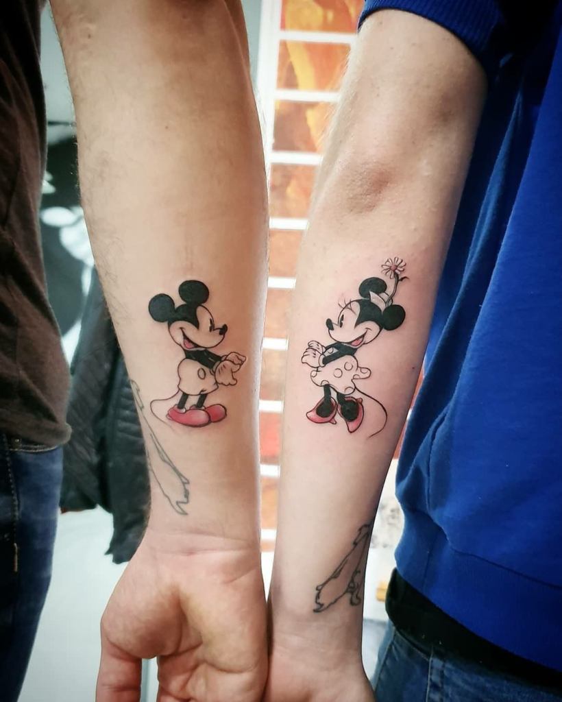 58 tatuaggi Disney abbinati su entrambi gli avambracci Topolino e Minnie