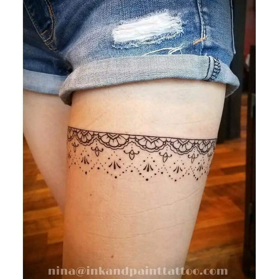 92 Tattoos on the Thigh Garter with half flower type ornaments and pendants in black