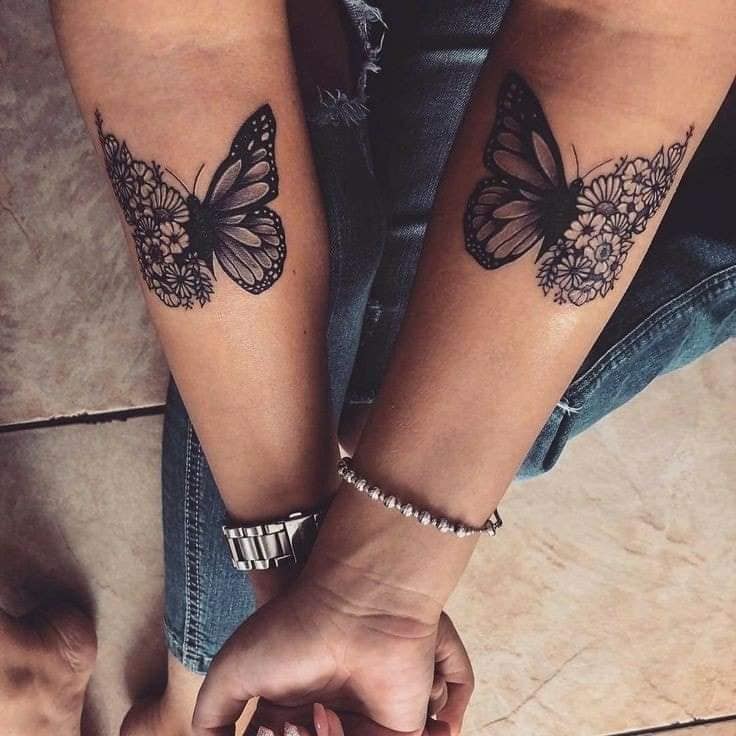 5 tatuagens de borboletas para casais amigos duo BlackWork no antebraço