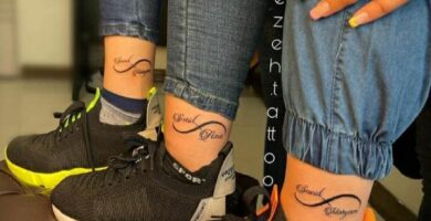 1 TOP 1 Tatuajes para Amigas Hermanas Parejas en Pantorrilla de Tres simbolo de infinito y nombres