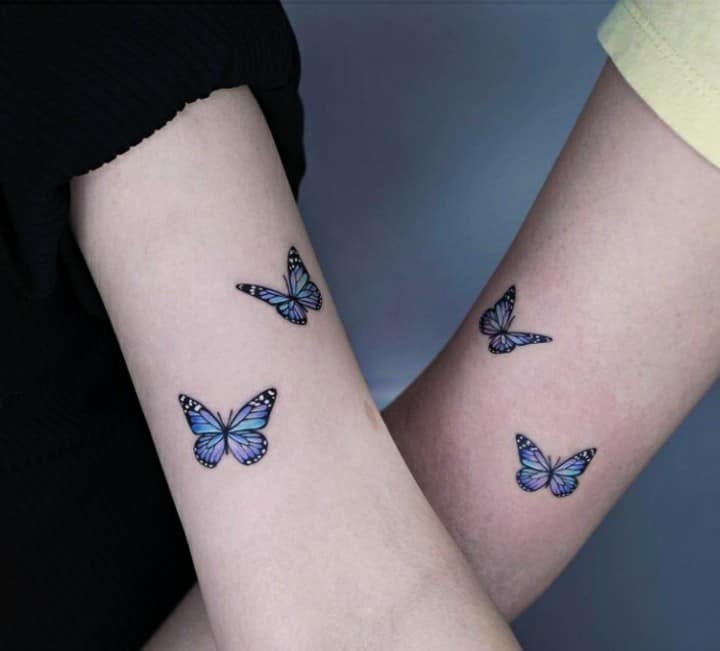 Tatuagens para Amigos Irmãs Casais dois pares de borboletas azuis nos braços de Amigos