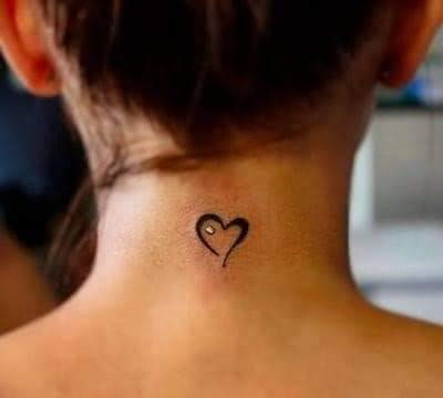182 Tatouages de Coeurs très petit détail esthétique sur la nuque à l'arrière
