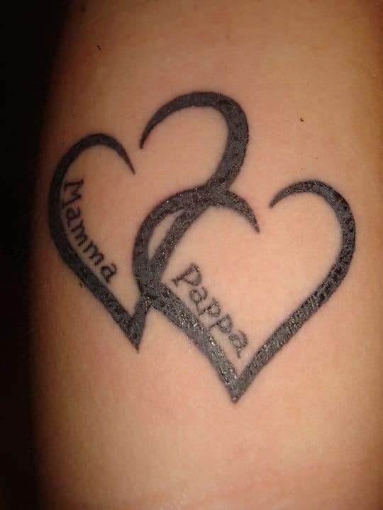 30 Tattoos aus ineinander verschlungenen Herzen in Schwarz mit der Aufschrift Mamma Pappa