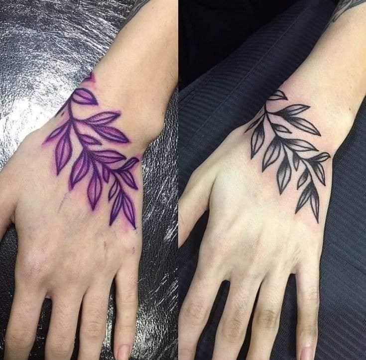 32 Tattoos auf der Hand Schwarze Ranke mit Blättern
