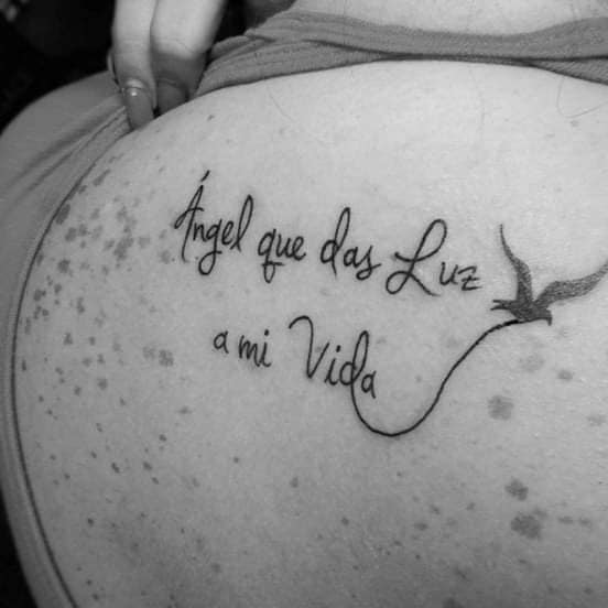 42 Tatuajes de Frases Angel que das luz a mi vida con ave emprendiendo vuelo en espalda