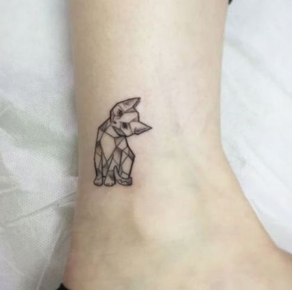 Tatuajes de perros en geometrico pequeno en pantorrilla cachorro