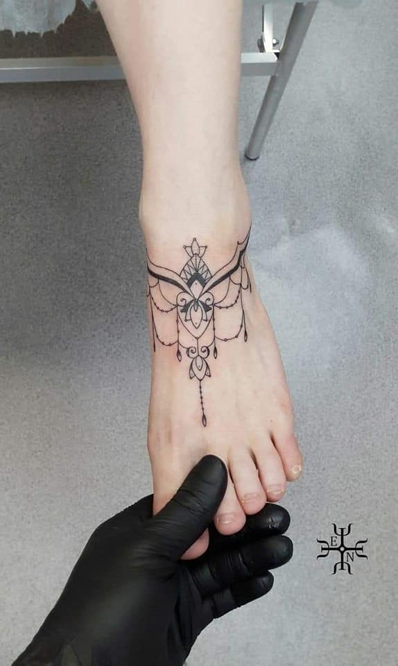141 Tatuajes en el Tobillo flor de loto tipo tobillera adornos sobre el pie con cadenitas negro