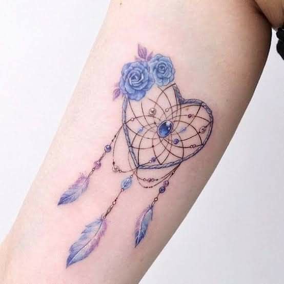 20 Tatuajes de Atrapasuenos en Pantorrilla Violeta Celeste Azul con gema azul en el medio