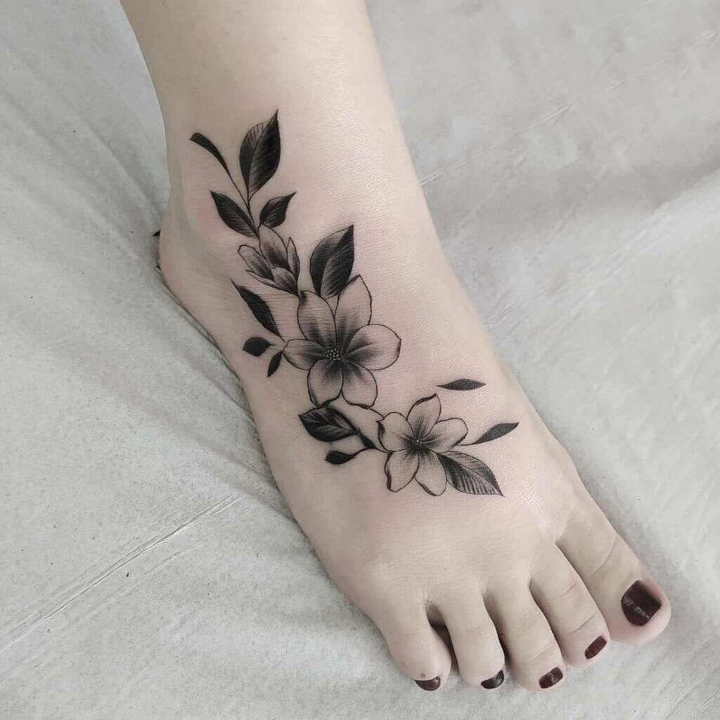 252 tatuagens no tornozelo e no peito do pé Flores e folhas pretas