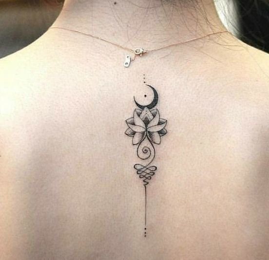 67 Tatuaggi sulla colonna vertebrale della donna sul fiore di loto unalome della luna posteriore