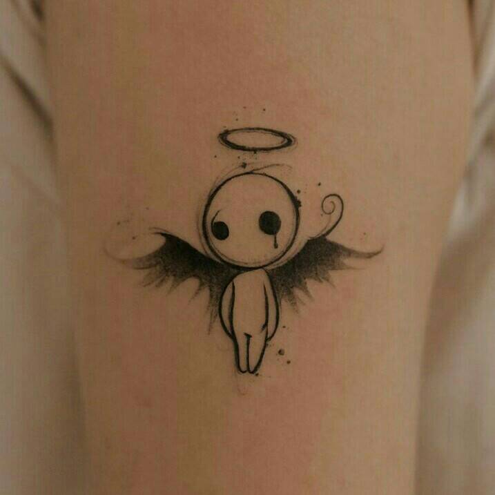 99 wunderschöne schwarze Tattoos. Kleiner Engel traurig im Tintenarm
