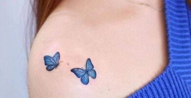1 TOP 1 Tatuajes de Mariposas Pequenas y Delicadas dos azules en el hombro y clavicula