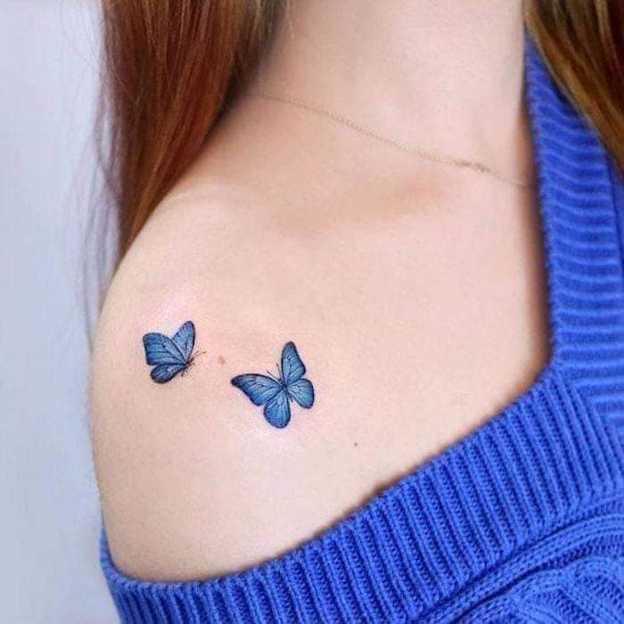 1 TOP 1 Tatuajes de Mariposas Pequenas y Delicadas dos azules en el hombro y clavicula
