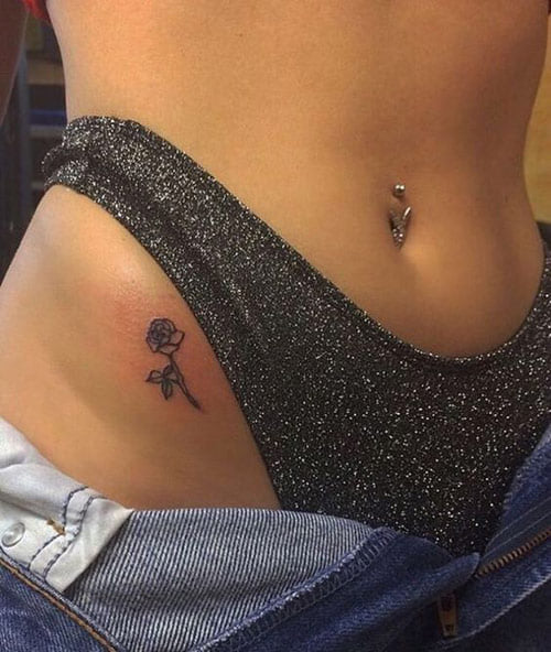14 Tatuaje de Rosas Negras en la Ingle