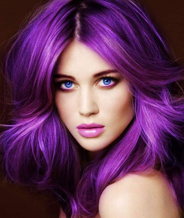 215 cheveux violets lumineux