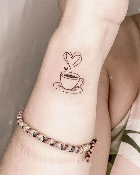 27 Tatuajes para Amantes del Cafe pequeño delicado aestetichs taza con corazon en negro