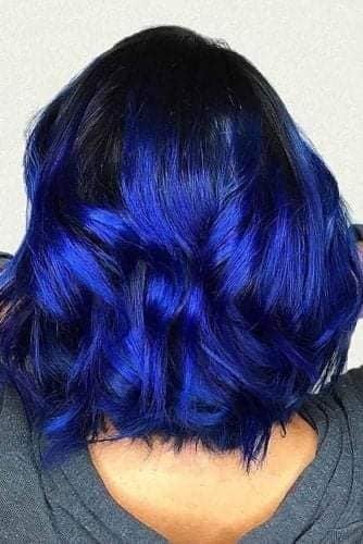 75 kurzes blaues Haar mit schwarzem Ansatz