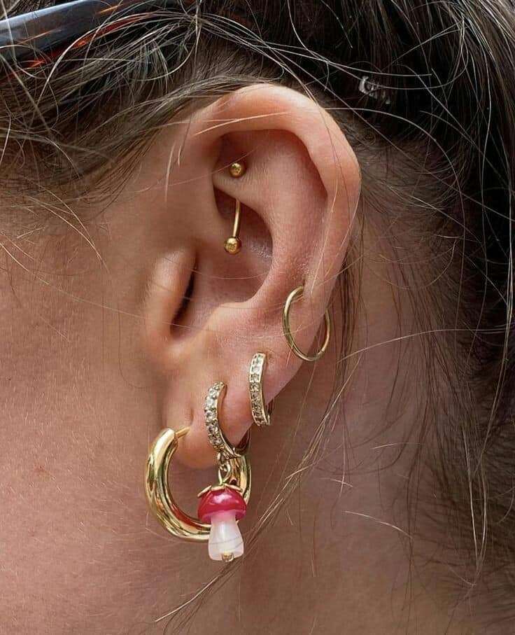 82 Piercings in the Ear golden hoops with shiny rhinestones mushroom pendant