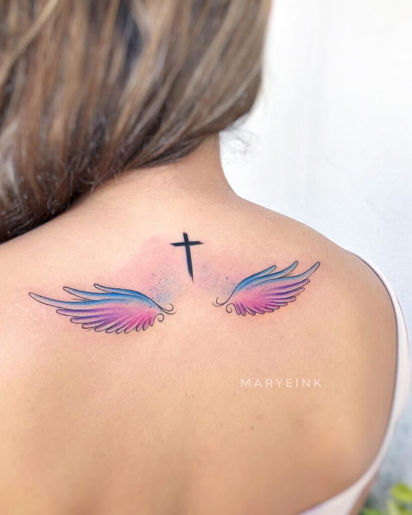 0 0 Tatuajes de Fe y Cruces Mujer dos alas de angel y cruz en la espalda scaled 1