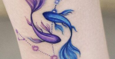 1 TOP 1 Tatuajes Bellos Pequenos para mujeres peces koi y constelacion violeta y azul yin yang