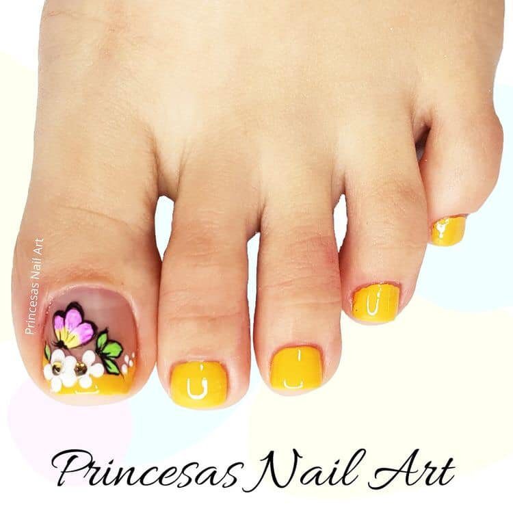 18 unghie dei piedi gialle decorate con fiori e farfalle