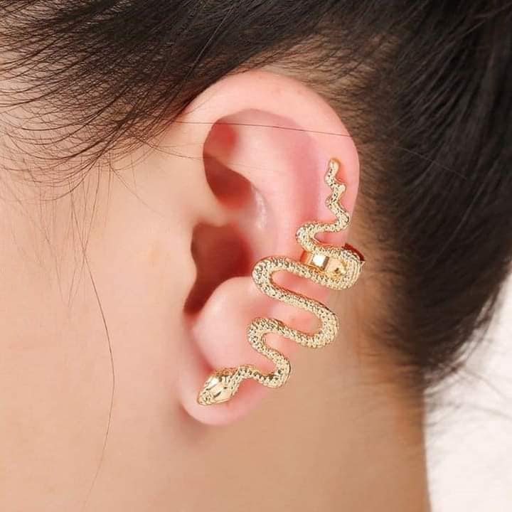 2 TOP2 Golden Snake Piercing in ear