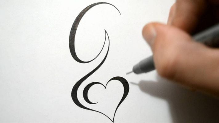 3 TOP 3 Tatuagens com desenho da letra G com coração preto