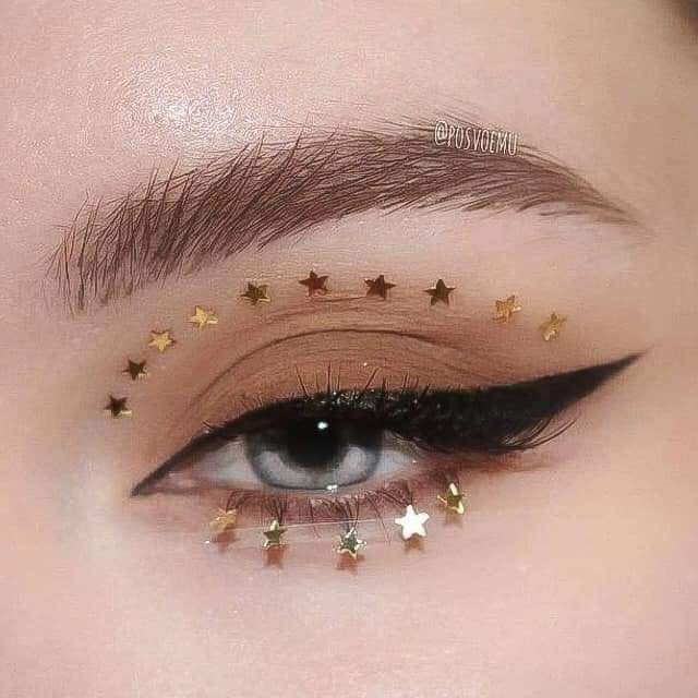 37 Eyeliner con piccole stelline in metallo con decoro glitter oro