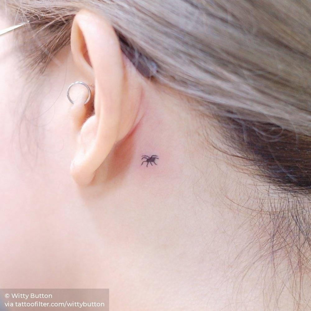 38 Tatuaggi dietro l'orecchio Piccolo ragno in miniatura