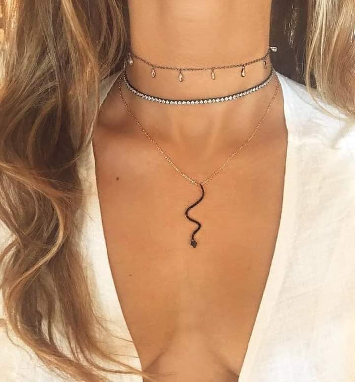 Snake earring in the middle of the breasts with a golden chain
