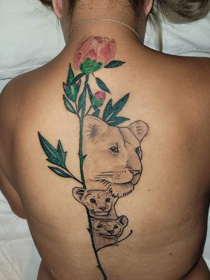 Tattoos Woman most liked Lioness with two children cahcorros stem of rose in column and rose on the nape