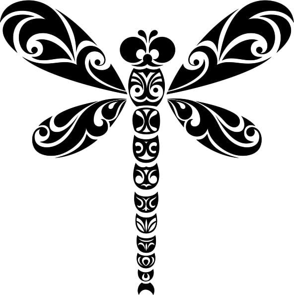 Modello di schizzo del tatuaggio della libellula con sfondo tribale