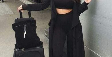 1 TOP 1 OutFit en Negro para Mujeres Pantalones Remera ajustada Saco y Valija Look Casual