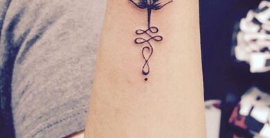 1 TOP 1 Tatuajes Sencillos Lindos y Esteticos Flor de Loto con Unalome en antebrazo