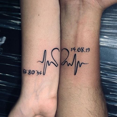 1 TOP 1 Tatuagens de Corações para Casais Irmãs Amigas pulso invertido para combinar quando estão juntas com electro e date