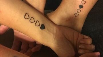1 TOP 1 Tatuajes para Cuadro Amigas Hermanas Primas Cuatro Corazones en Muneca Pintados solo uno de la Serie en un lugar diferente