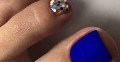 1 TOP 1 Blue Acrylic Nails standing one with bright circles decoration